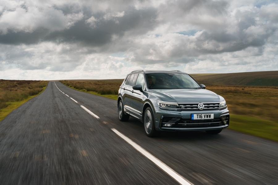  Volkswagen Tiguan Allspace R-Line 2018 года  (UK) (фото 18 из 40)